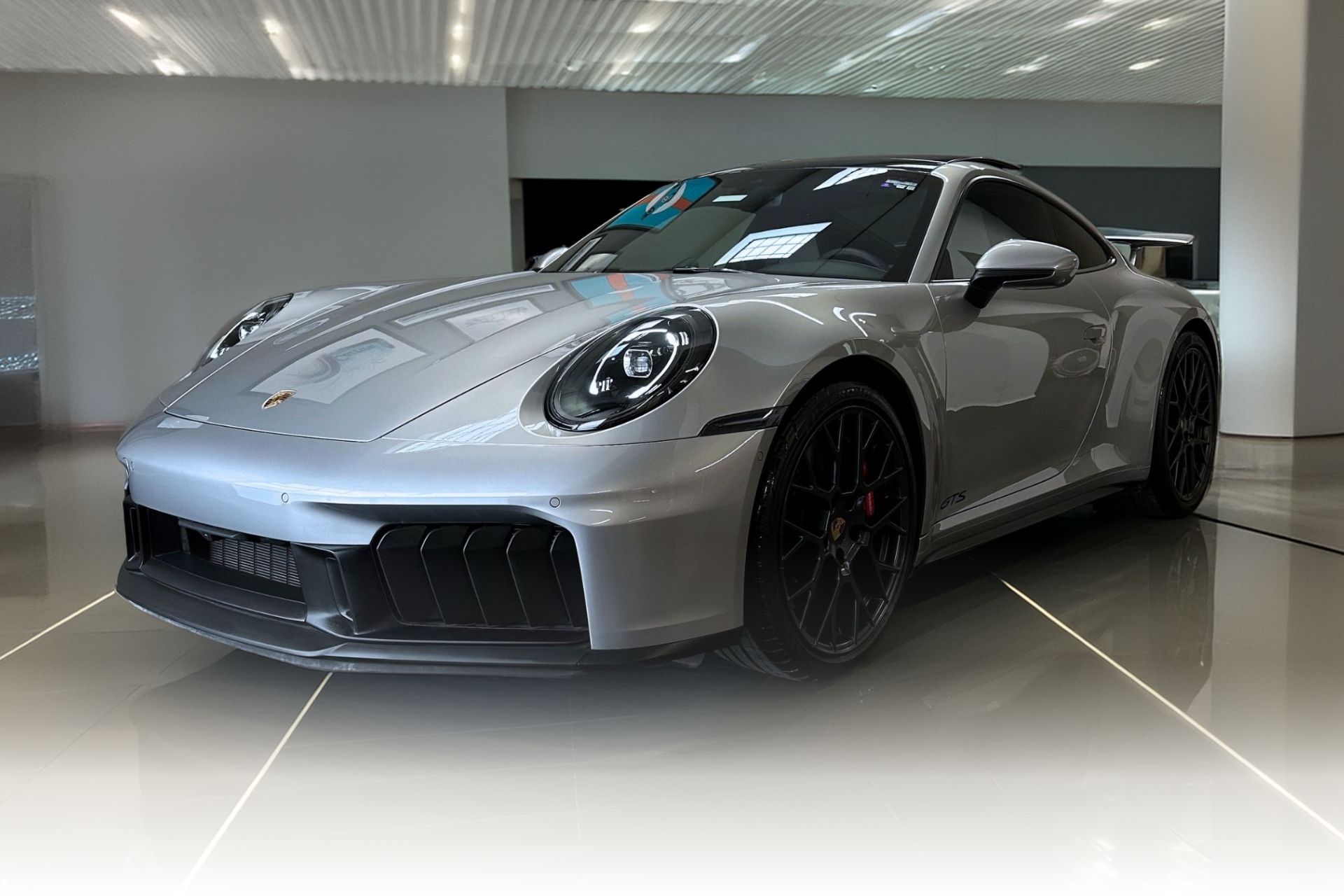 911